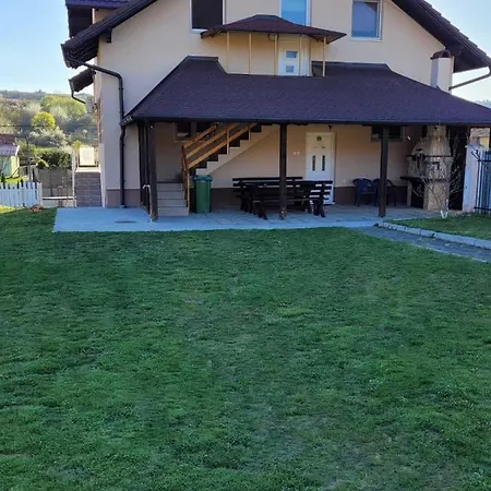 アパート Apolon *